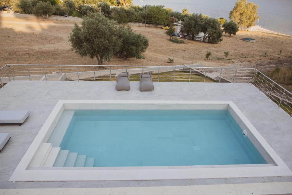 Bazén v ubytování Plataria Sunrise Resort nebo v jeho okolí