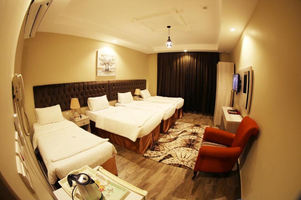 Postel nebo postele na pokoji v ubytování فندق المربع السابع Seventh Square Hotel