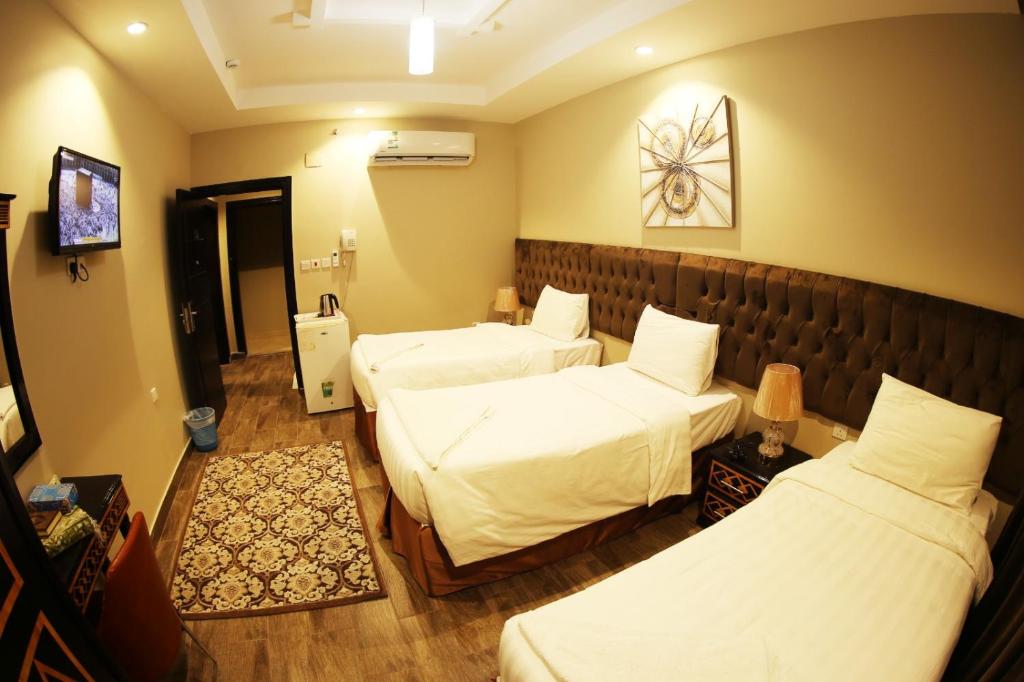 Postel nebo postele na pokoji v ubytování فندق المربع السابع Seventh Square Hotel