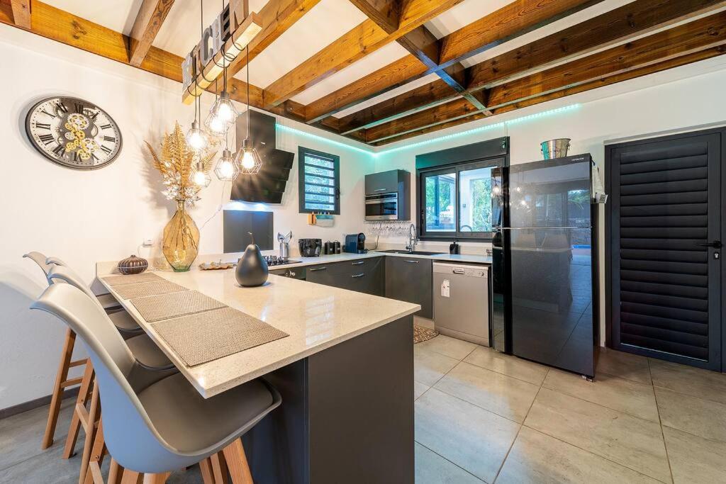 Kuchyň nebo kuchyňský kout v ubytování Villa Lyah