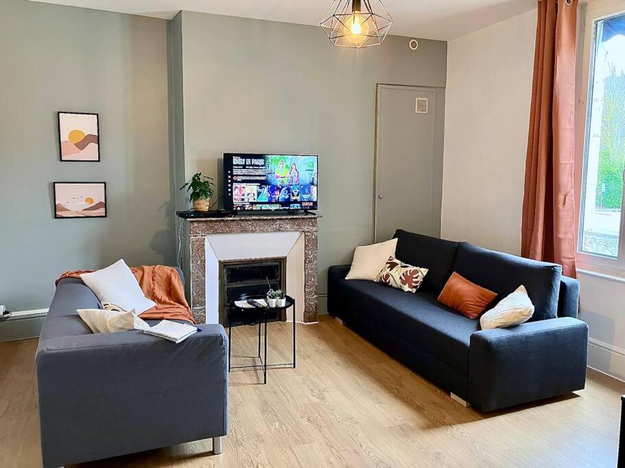 a living room with two couches and a tv at T2 Le Moderne • Netflix • Parking • Gare in Évreux