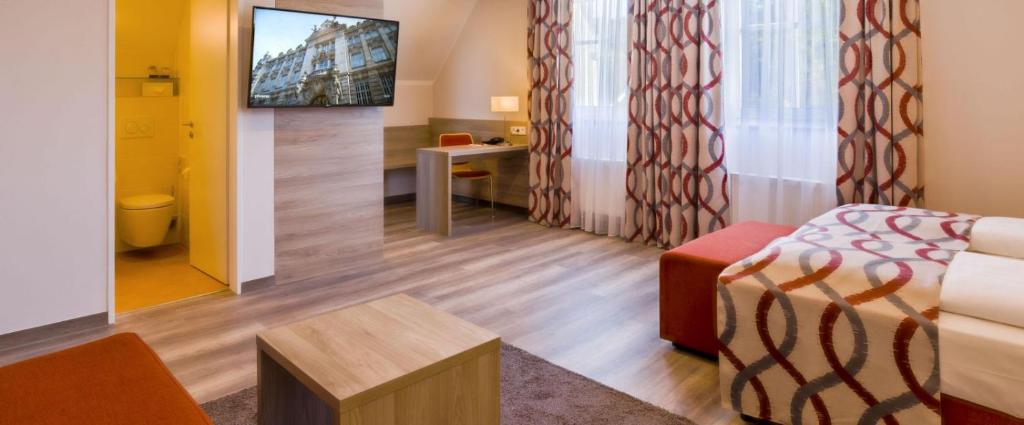 TV a/nebo společenská místnost v ubytování das seidl - Hotel & Tagung - München West