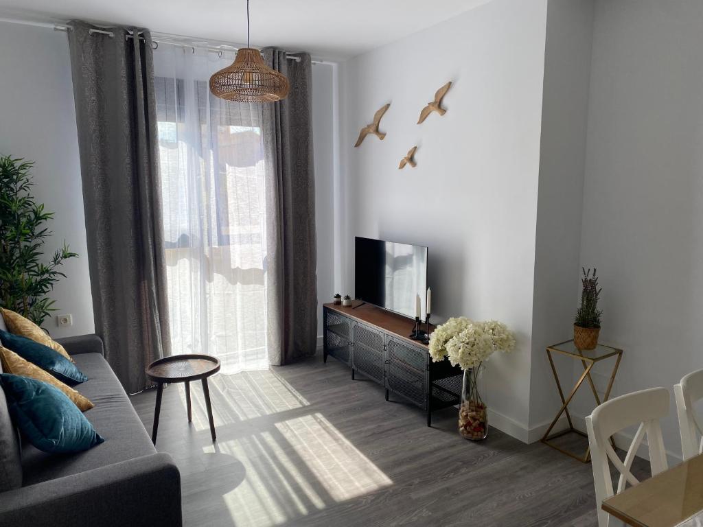 Televízia a/alebo spoločenská miestnosť v ubytovaní Del Parque Flats Urban