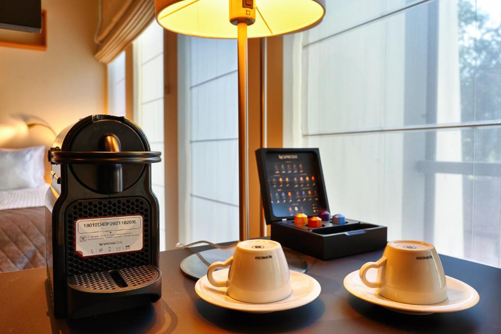 Zestaw do parzenia kawy i herbaty w obiekcie Focus Hotel Premium Sopot