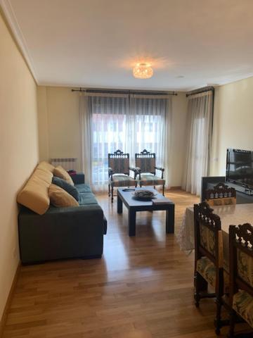 a living room with a couch and a table at Logroño: Piso con Garaje y Piscina. in Logroño