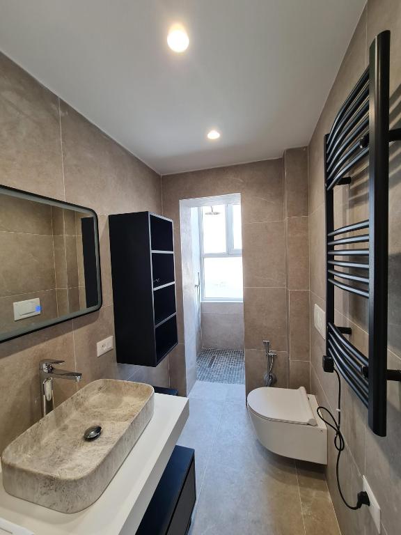 Adore - Modern Studio - Image 9