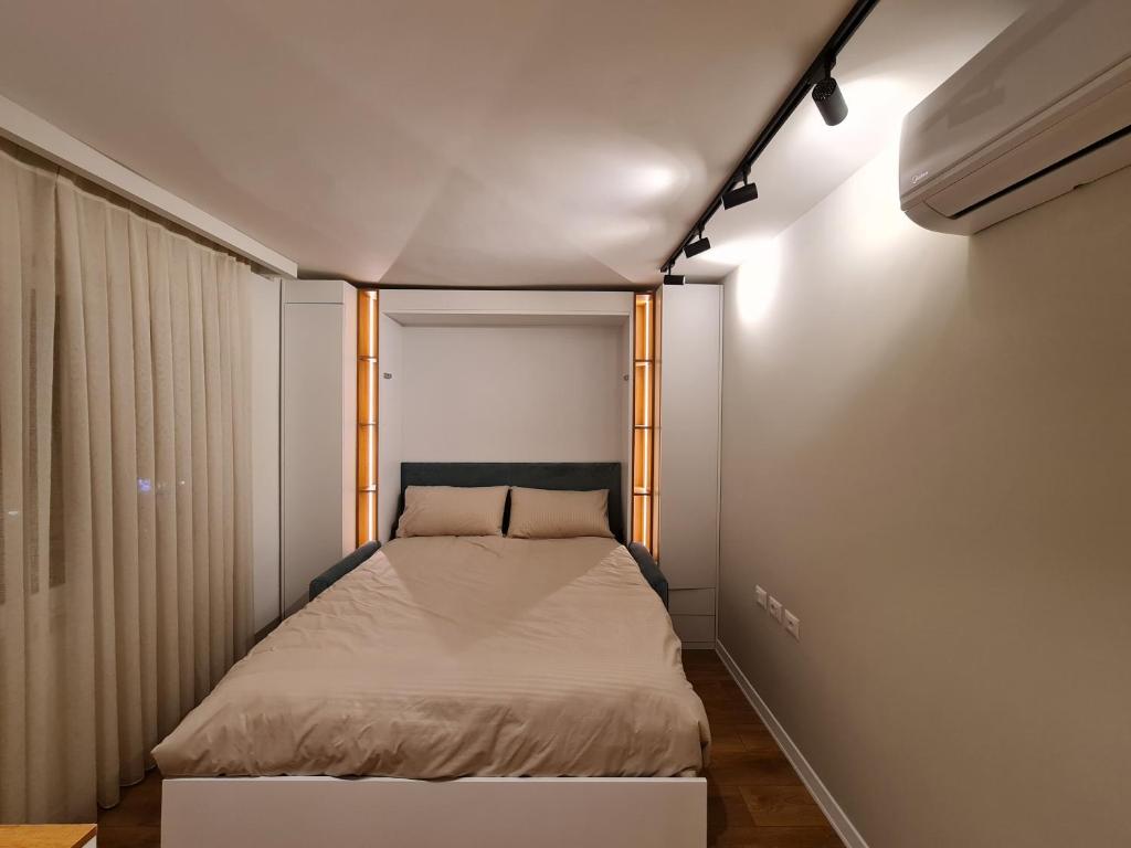 Adore - Modern Studio - Image 2