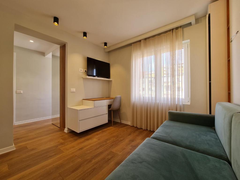 Adore - Modern Studio - Image 5