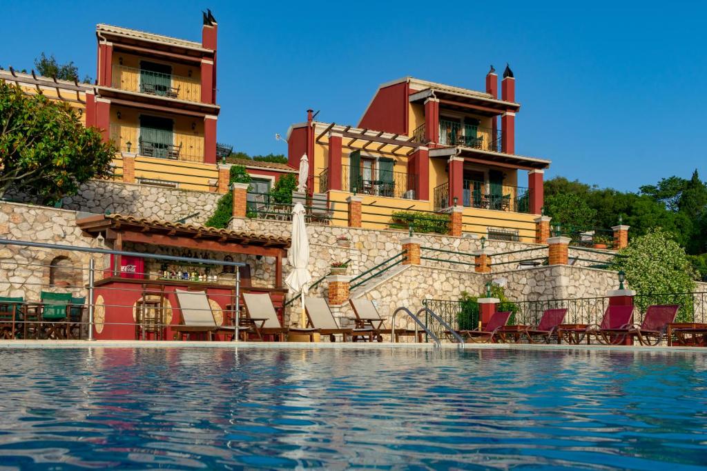 Bazén v ubytování Corfu Sokraki Villas nebo v jeho okolí