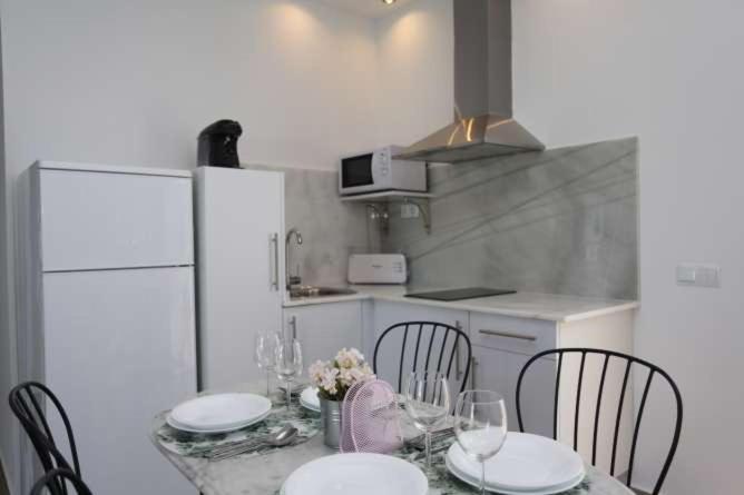 Kuchyň nebo kuchyňský kout v ubytování APARTAMENTOS LA MAR SALÁ piscina compartida