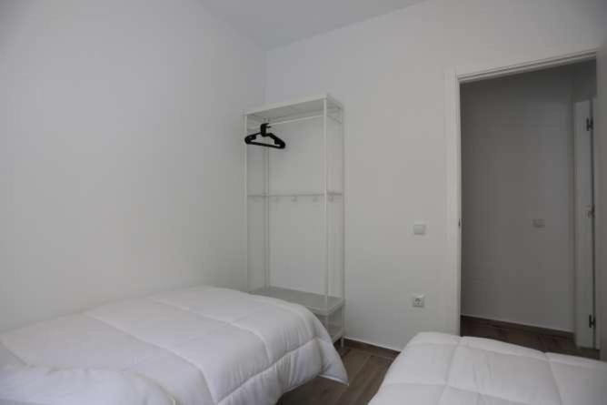 Postel nebo postele na pokoji v ubytování APARTAMENTOS LA MAR SALÁ piscina compartida