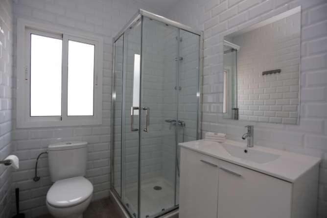 Koupelna v ubytování APARTAMENTOS LA MAR SALÁ piscina compartida
