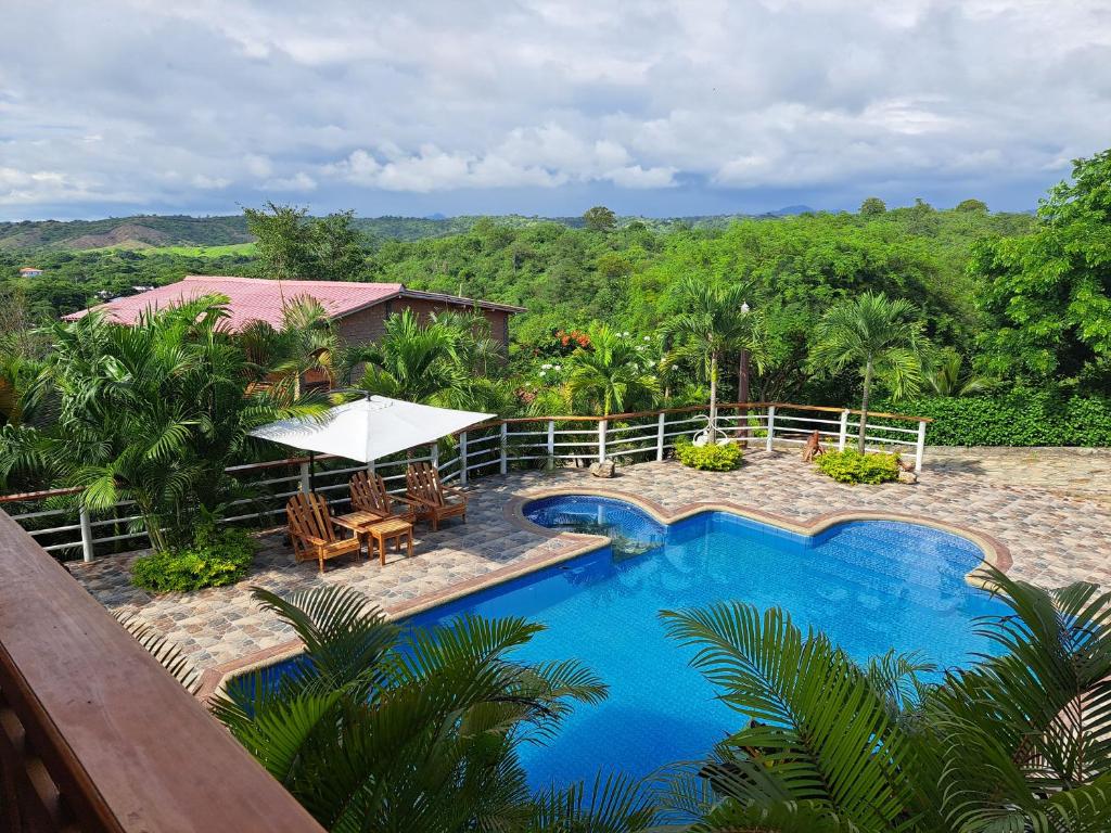 an image of a swimming pool at a resort at Marybutch in Manglaralto