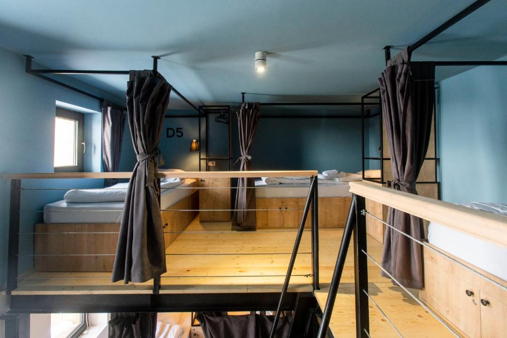 Postel nebo postele na pokoji v ubytování Khada Hostel