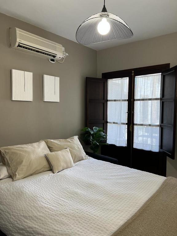 A bed or beds in a room at NEW! Alojamiento - Los Patios de la Ribera