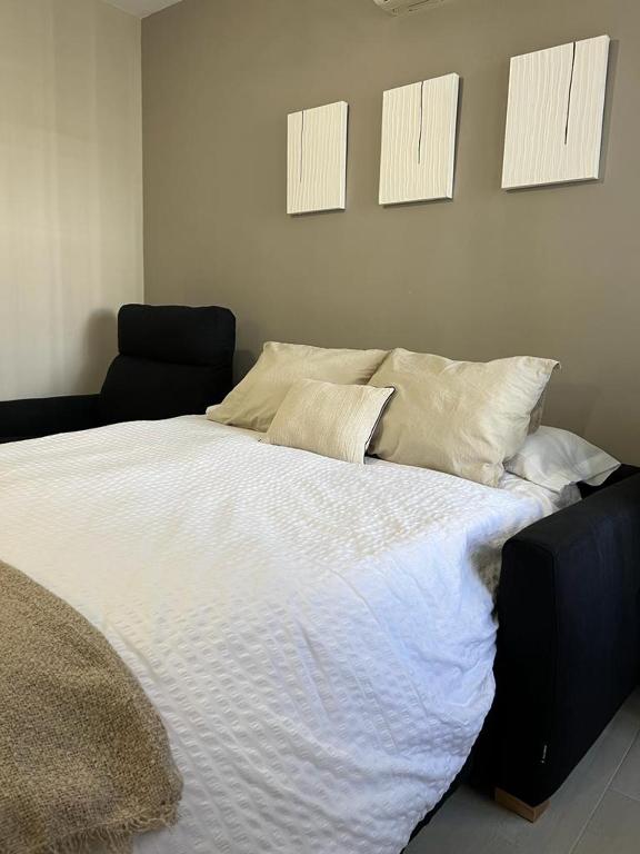 A bed or beds in a room at NEW! Alojamiento - Los Patios de la Ribera