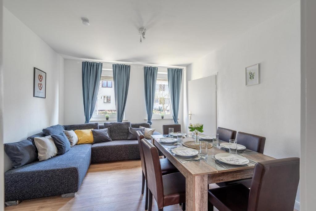 a living room with a table and a couch at 1890 Apartments Bayreuth in Bayreuth