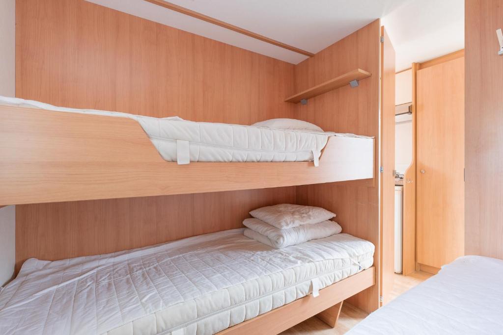 Postel nebo postele na pokoji v ubytování Heidehut