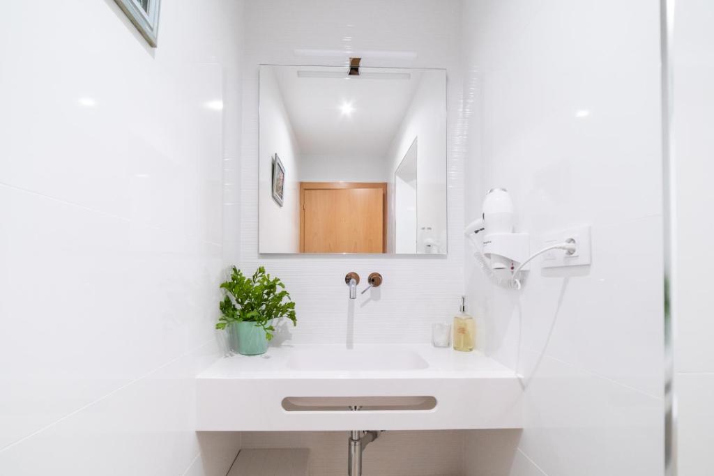 A bathroom at Apartamentos Turísticos Casa Morocho
