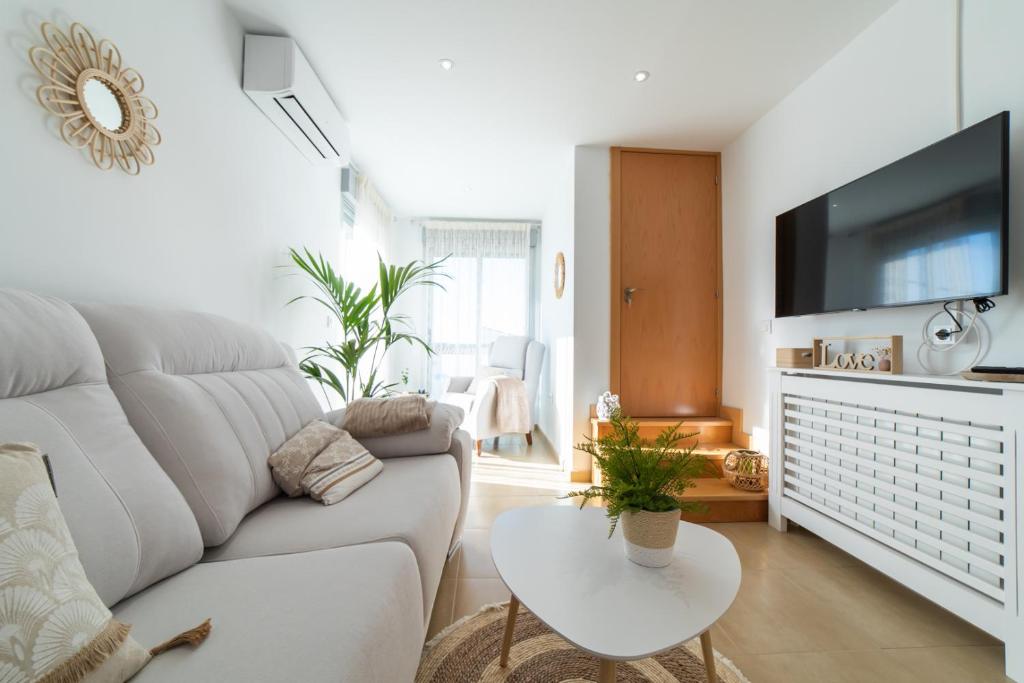 A television and/or entertainment centre at Apartamentos Turísticos Casa Morocho