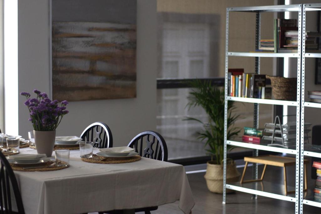 a dining room with a table and a book shelf at NEW CENTRAL LOFT- El verodal de Sabino in Santa Cruz de Tenerife