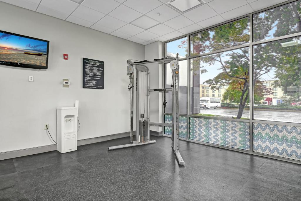 Fitness centrum a/nebo fitness zařízení v ubytování Holiday Inn - Piscataway - Somerset by IHG