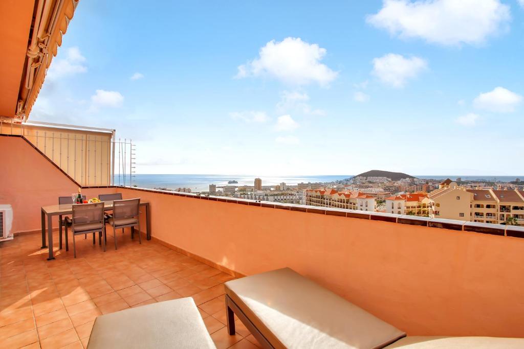 Stunning Wanderful Penthouse With Patio image