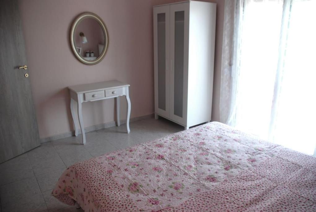 A bed or beds in a room at Vintage Home