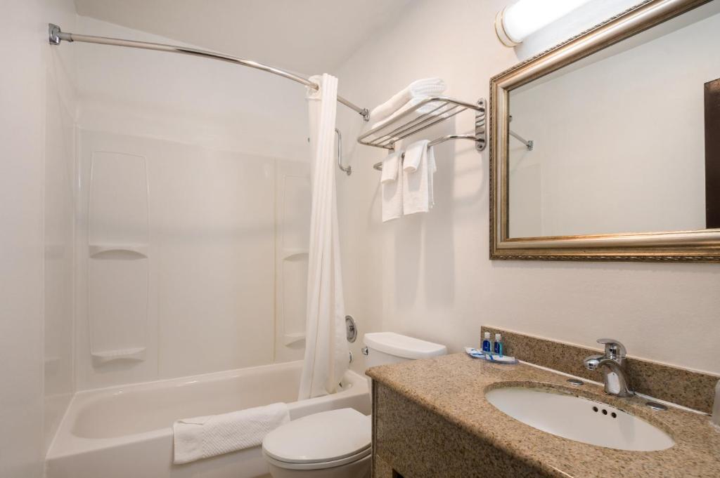 Rodeway Inn & Suites Hwy 217 & 26 W - 