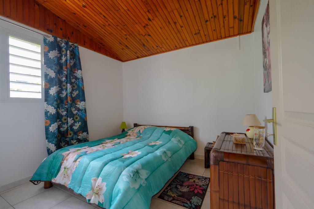 Postel nebo postele na pokoji v ubytování Charmant logement F3 au sud de la Martinique (PMR)
