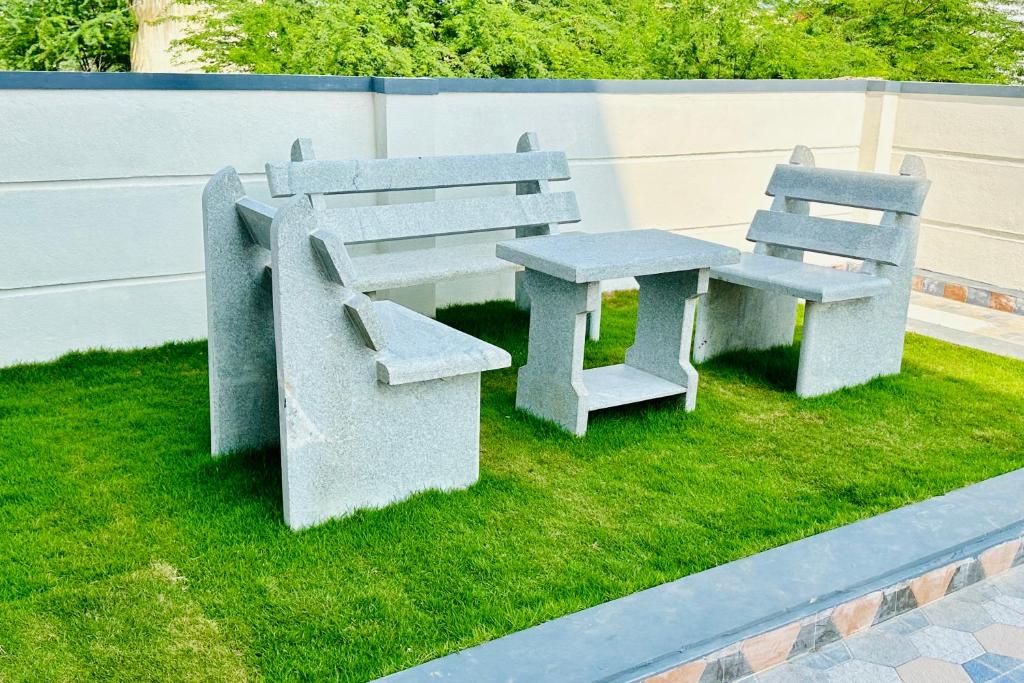 TrueLife - Bhavya Manor - Breakfast Included - 2500 SFT Modern homes with Garden - Panorama Tirumala Mountain View - Peaceful Location - Fast WiFi - Many restaurants nearby - Large hall, AC bedrooms, Kitchen - Android TV - Top service with lots of Love photo