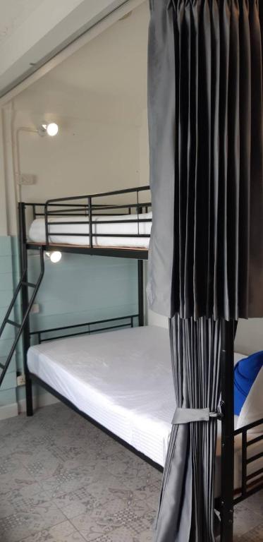 Postel nebo postele na pokoji v ubytování Klai Hat Inn
