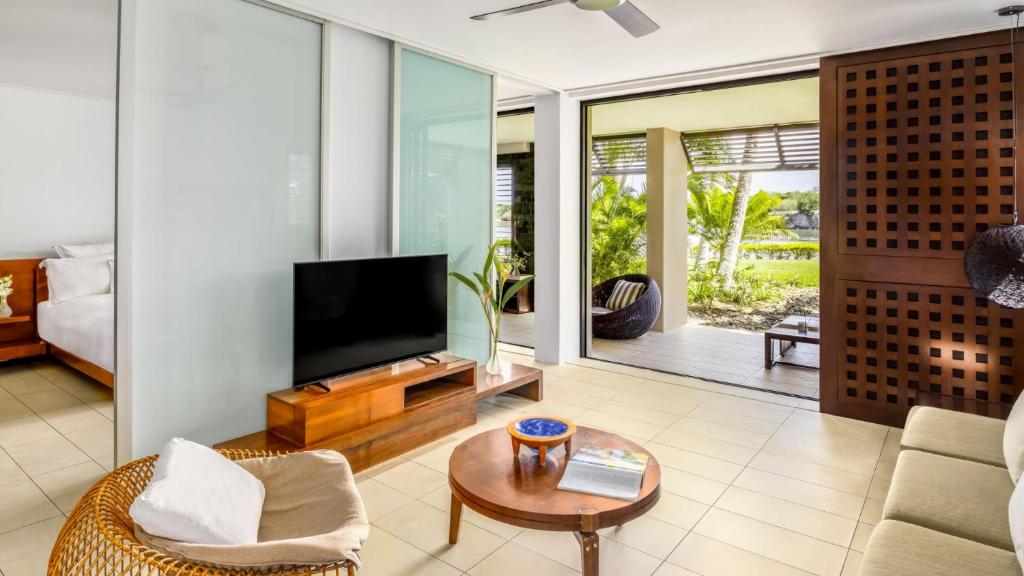 TV a/nebo společenská místnost v ubytování InterContinental Fiji Golf Resort & Spa by IHG