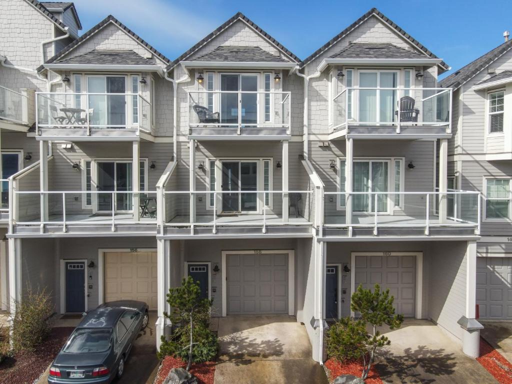 Rockaway beach vibes,Waterfront Oceanfront Rockaway Beach House near Downtown,WIFI, Washer Dryer - Maison De Ville 3 Chambres
