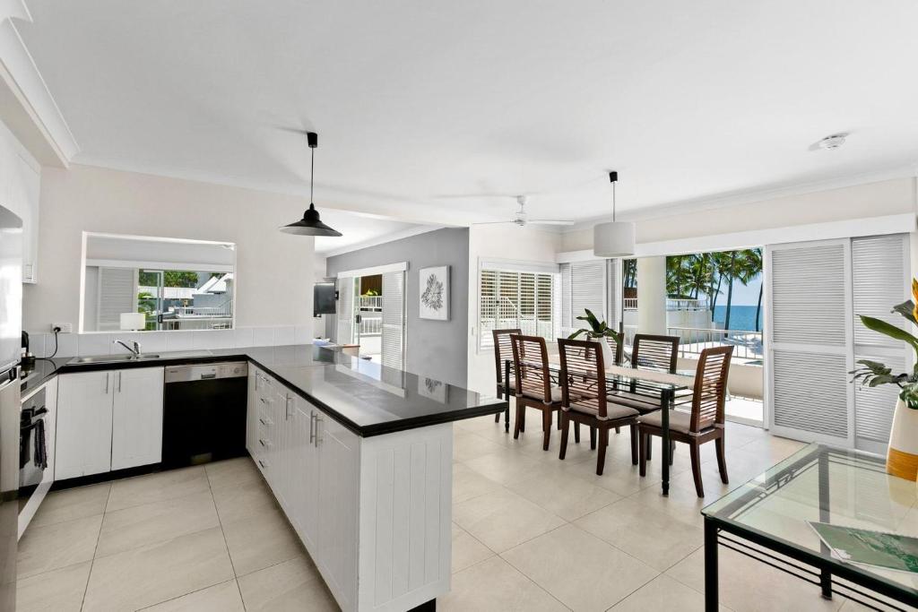 Gambar di galeri bagi Belle Escapes Oceanview Suite 48 with Private Pool Alamanda Resort Palm Cove di Palm Cove