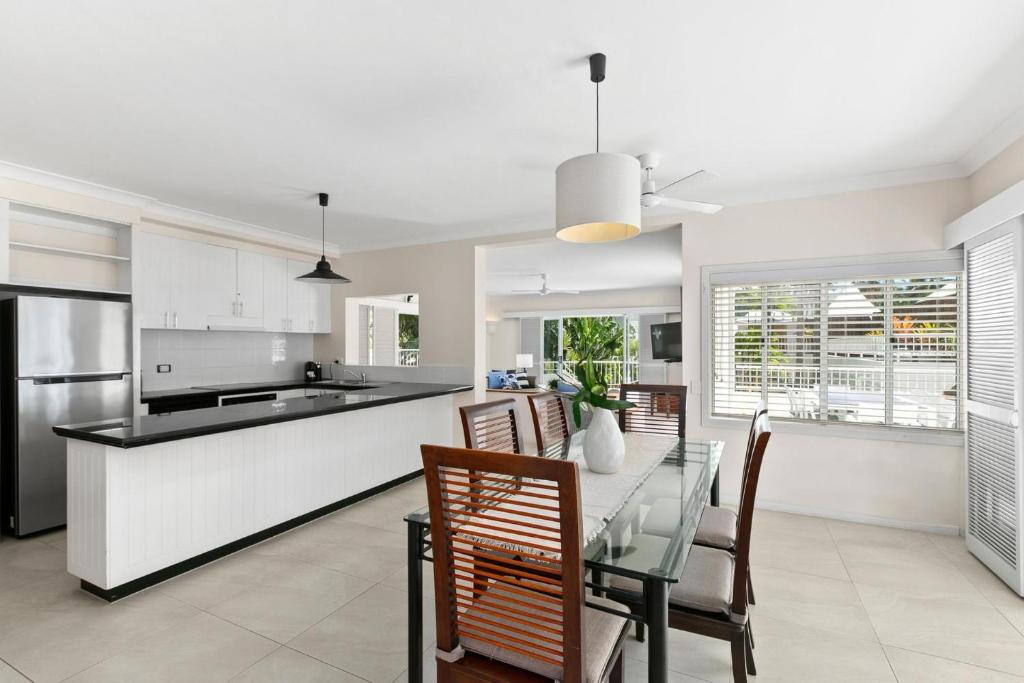 Gambar di galeri bagi Belle Escapes Oceanview Suite 48 with Private Pool Alamanda Resort Palm Cove di Palm Cove