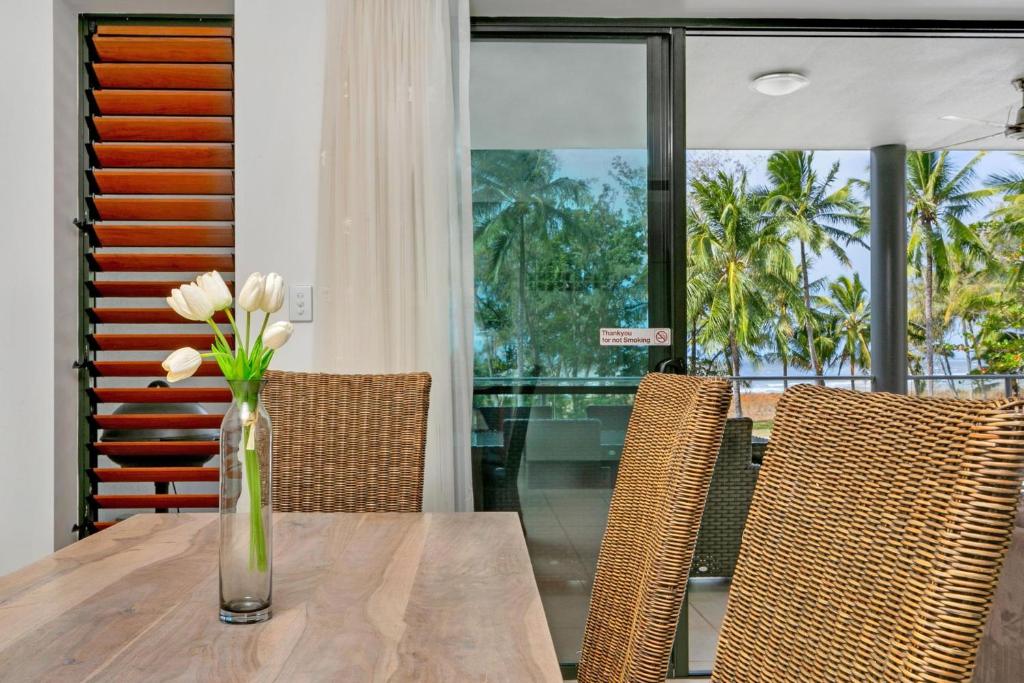 Belle Escapes 4 Sims Esplanade Yorkeys Knob - Apartamento Con Vista Al Mar