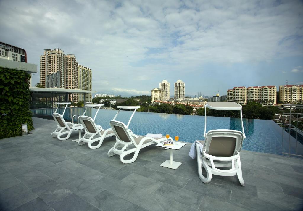 The Signature Hotel & Serviced Suites Hartamas Kuala Lumpur: pool