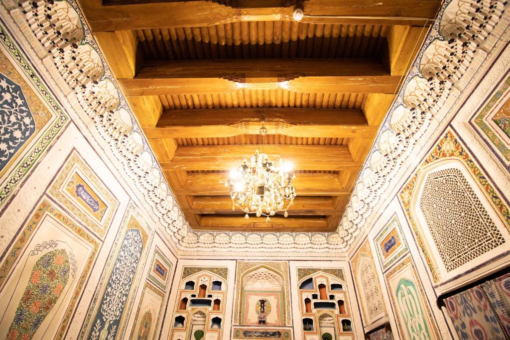 Bukhara Zaringiz - Suite