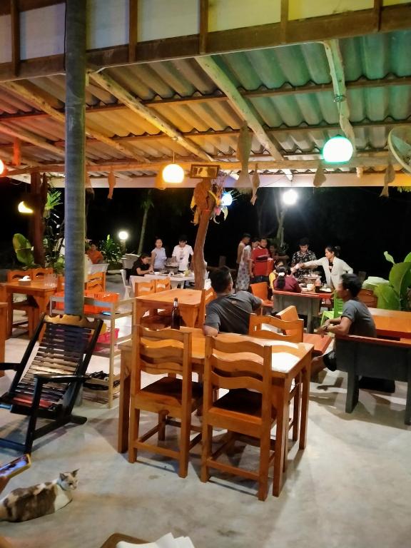 Restaurace v ubytování Baan Panseng Bungalow