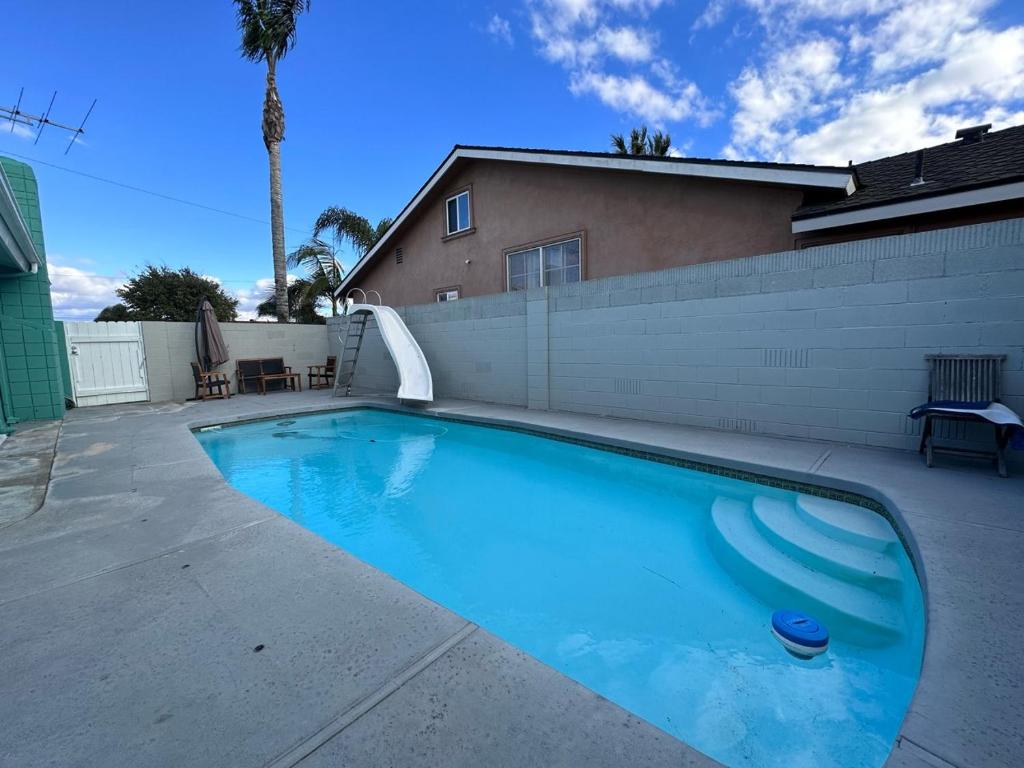 Πισίνα στο ή κοντά στο Charming private guest Suite near Disney/Beach