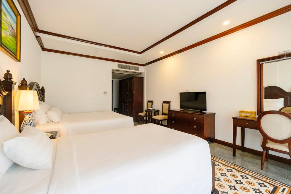 Phòng 3 Người Nhìn Ra Hồ Bơi