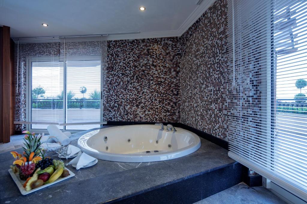 امکانات مجموعه Crystal Sunset Pearl - خدمات کامل و همه‌جانبه (Ultimate All Inclusive) - تصویر ۴