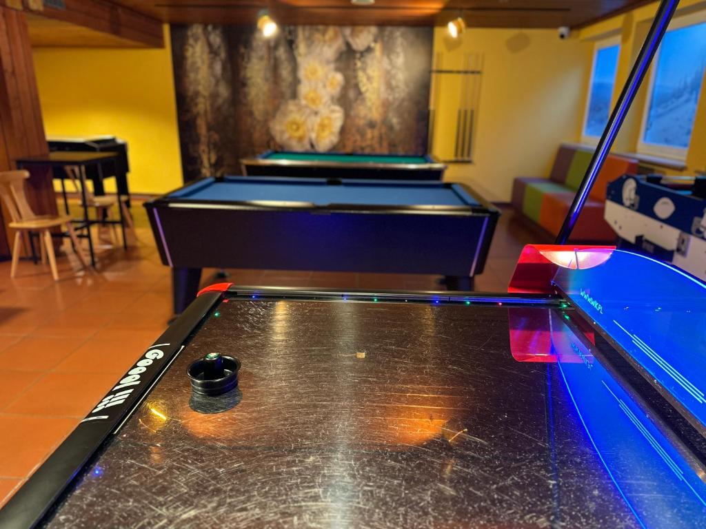Biliár nebo kulečník v ubytování Maiers Hotel