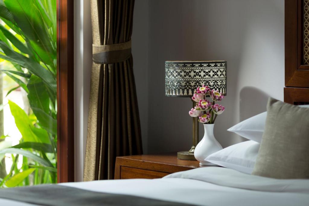 Postel nebo postele na pokoji v ubytování Anantara Angkor Resort
