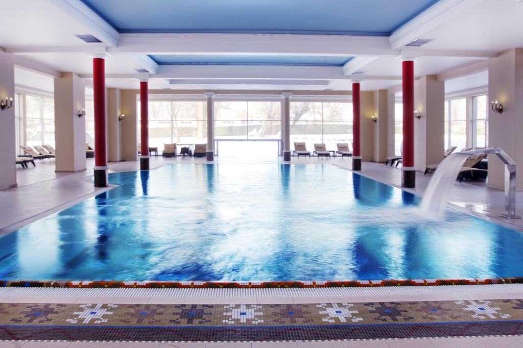 Bazén v ubytovaní Pałac Żelechów Spa & Wellness alebo v jeho blízkosti