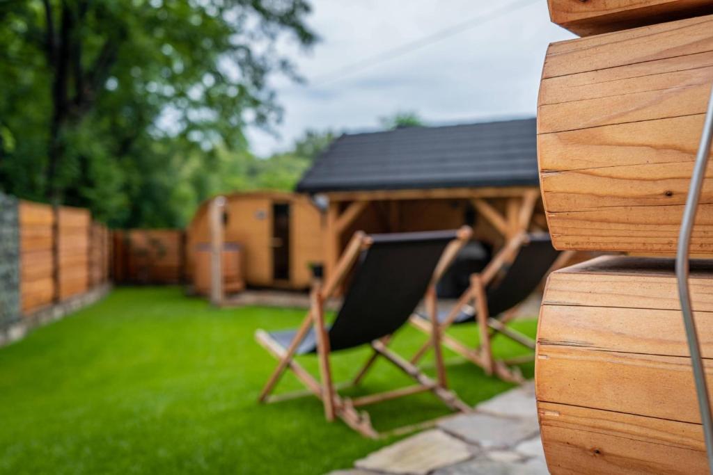 Vonkajšia záhrada v ubytovaní Apartamenty w Lipowskiej Chacie - jacuzzi i sauna