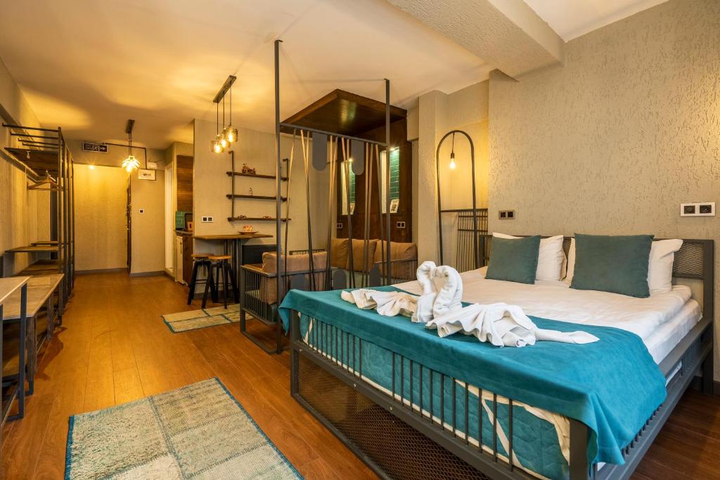 Cube Suites - 