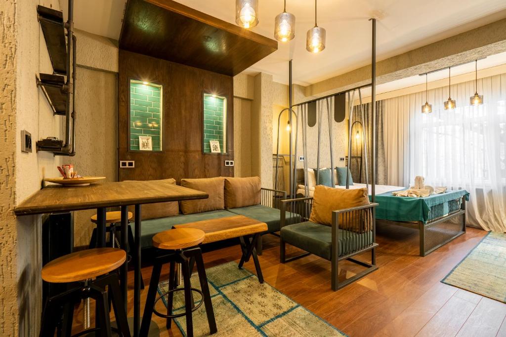 Cube Suites - 