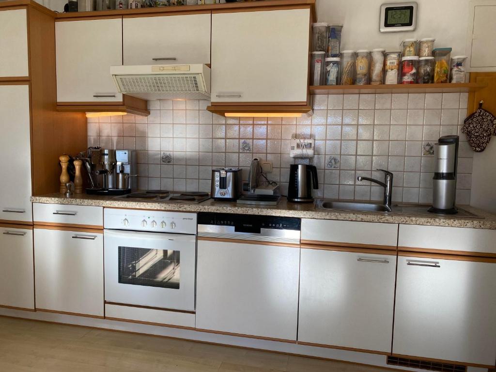 Kuchyň nebo kuchyňský kout v ubytování Haus am Hügel